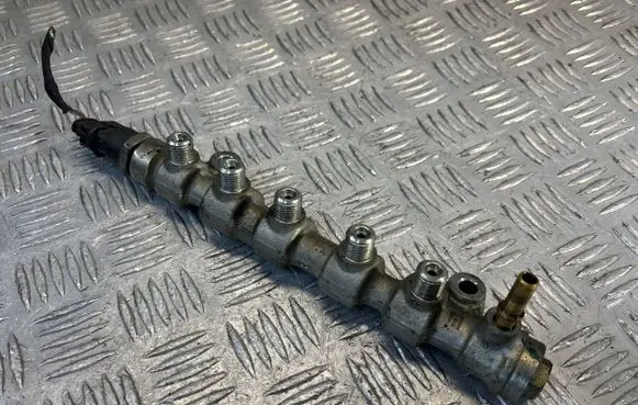 Renault Espace IV Fuel main line pipe 8200378703 018917 0445214079