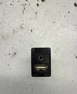 Toyota RAV 4 (XA40) AUX in-socket connector 8619042040