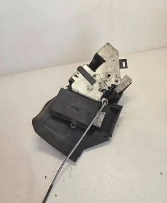 BMW 7 E38 Front door lock 8235120