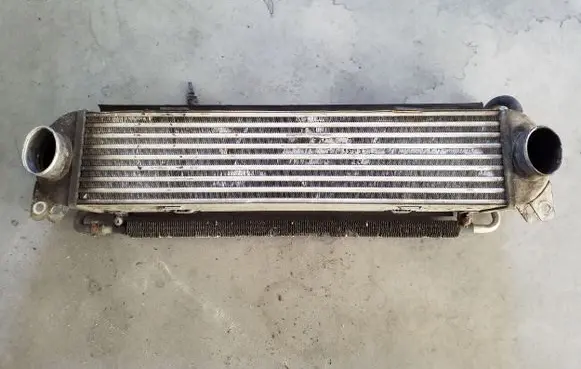 Land Rover Discovery 3 - LR3 Intercooler radiator ETP11708