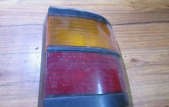 Volkswagen PASSAT B3 Rear/tail lights 333945112