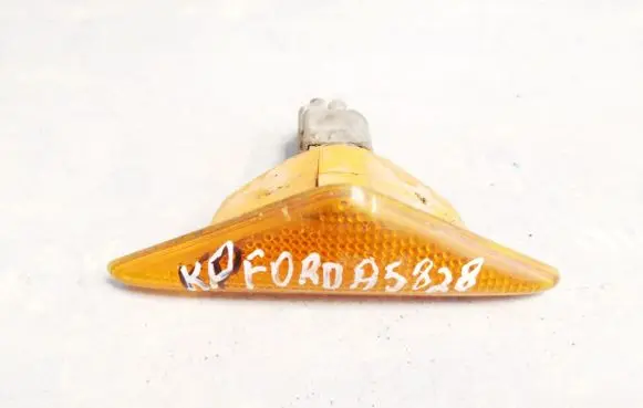 Ford Mondeo Mk III Front fender indicator light 02417490