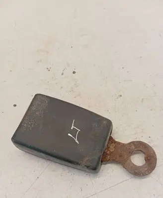 Volkswagen II LT Front seatbelt buckle 9018601169 560278802A