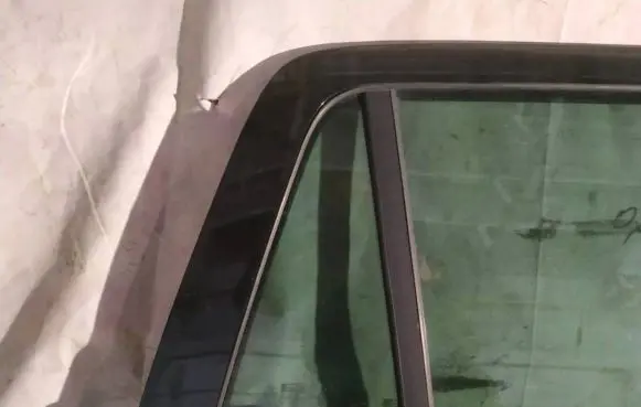 Opel Astra H Rear vent window glass 