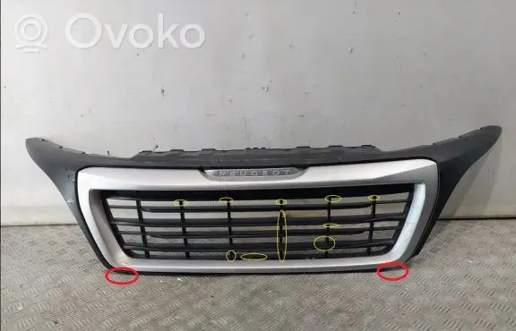 Peugeot Boxer Front bumper upper radiator grill 1314847070