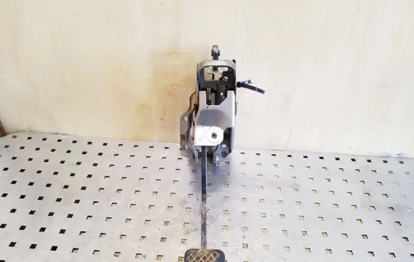 Honda CR-V Brake pedal
