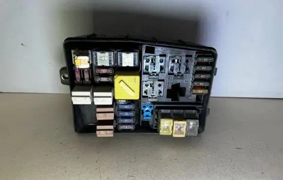 Ford Mondeo MK II Fuse box set 93BG14411AC 93BG14411 71541015