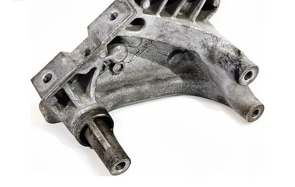 Volkswagen Caddy Engine mounting bracket 04L199207
