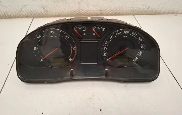 Skoda Superb B5 (3U) Speedometer (instrument cluster) 3U0920810A 3U0920810 3U0920810A5E2