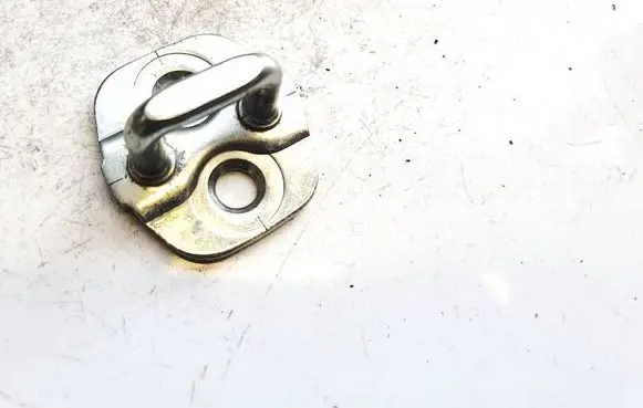 Nissan Leaf I (ZE0) Rear door lock loop/hook striker 