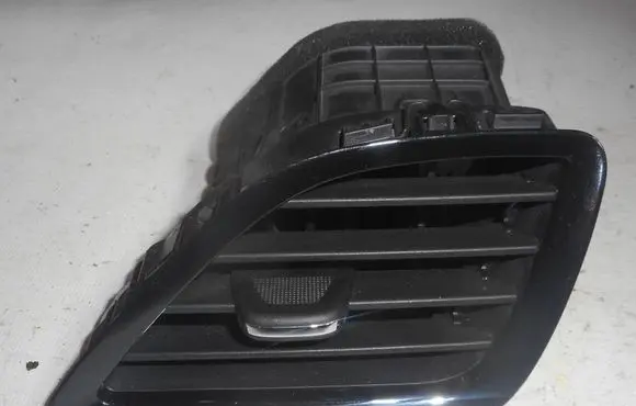 Opel Karl Dashboard side air vent grill/cover trim 95250705 95250707