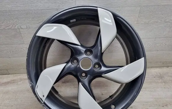 Opel Adam R18 alloy rim 13380525