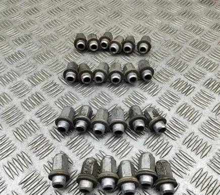 Toyota Land Cruiser (J200) Nuts/bolts 9094201058