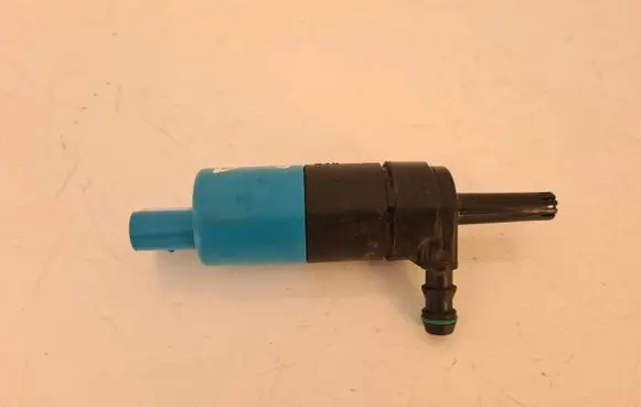 Volkswagen PASSAT B6 Headlight washer pump 3B7955681