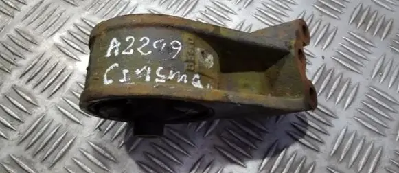 Mitsubishi Carisma Engine mount bracket