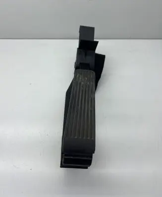 Mercedes-Benz E W211 Accelerator throttle pedal A2113000404