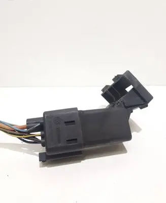 Volkswagen Golf V Glow plug pre-heat relay 038907281D 51299023 100166