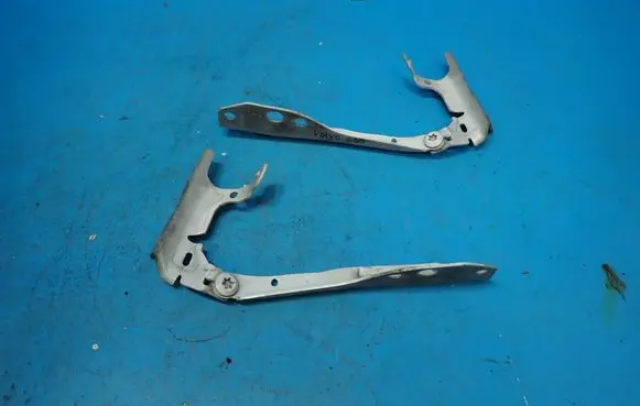 Volvo C30 Engine bonnet/hood hinges 31335021 31335020