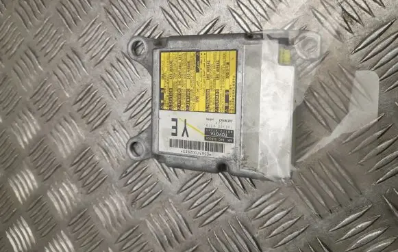 Toyota Prius (XW30) Airbag control unit/module 8917047111
