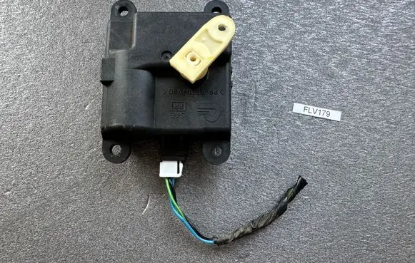 Nissan Patrol Y61 Air flap motor/actuator 277427J100