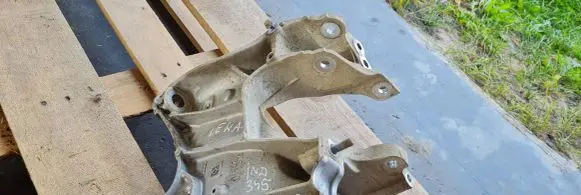 Audi Q5 SQ5 Engine mounting bracket 80A399295R