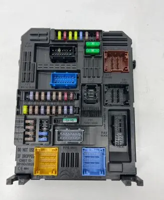 Peugeot 2008 II Fuse module 9832881080 0352161890 28709110