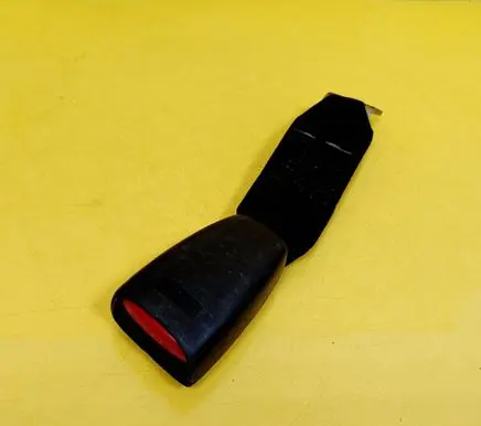 Mitsubishi Carisma Middle seatbelt buckle (rear) 