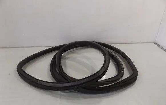Audi A6 S6 C6 4F Rubber seal tailgate window/glass 