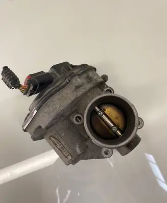 Ford Focus Throttle valve 2S6U9E927F
