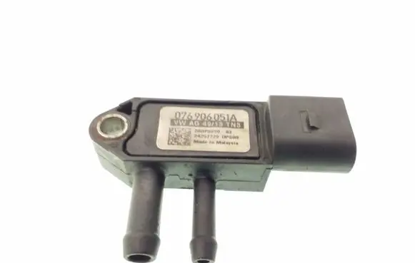 Volkswagen Golf V Air pressure sensor 076906051A