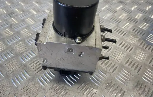 Volkswagen PASSAT B7 ABS Pump 3C0614109C