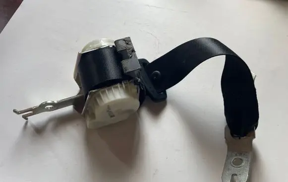 BMW 5 E60 E61 Rear seatbelt 33035173 33061255 201206