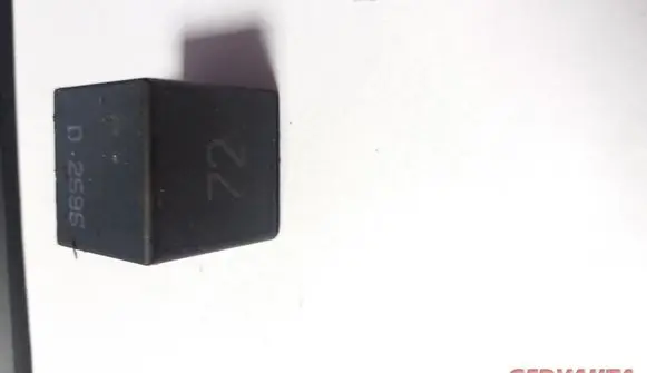 Volkswagen PASSAT B5 Other relay 3A0951307