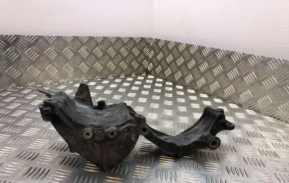 Mercedes-Benz E W212 Generator/alternator bracket A6512340239
