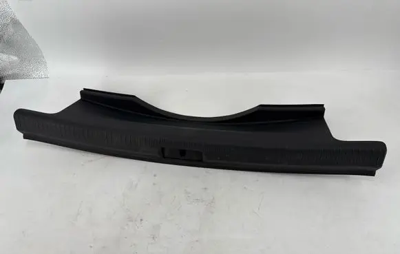 Trunk/boot sill cover protection