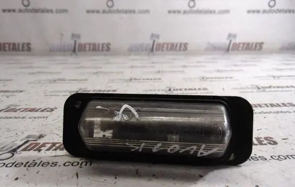 Toyota Avensis T220 Number plate light