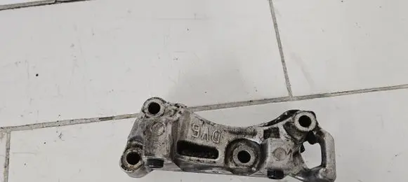 Citroen C4 I Picasso Engine mounting bracket 9688615780