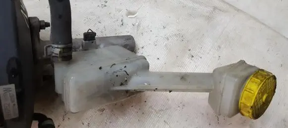 Nissan X-Trail T30 Master brake cylinder 86401716M215T 864-01716M215T