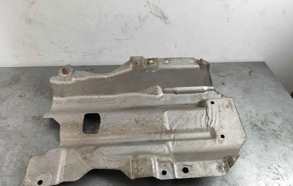 Land Rover Discovery Sport Heat shield in engine bay gj329c141ac
