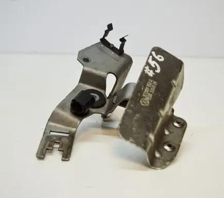 Volkswagen PASSAT B6 Other engine bay part 3C0131552A
