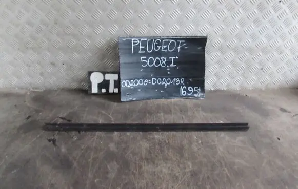 Peugeot 5008 Windshield/front glass wiper blade 