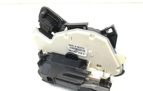 Volkswagen PASSAT B7 USA Front door lock 5K1837016E