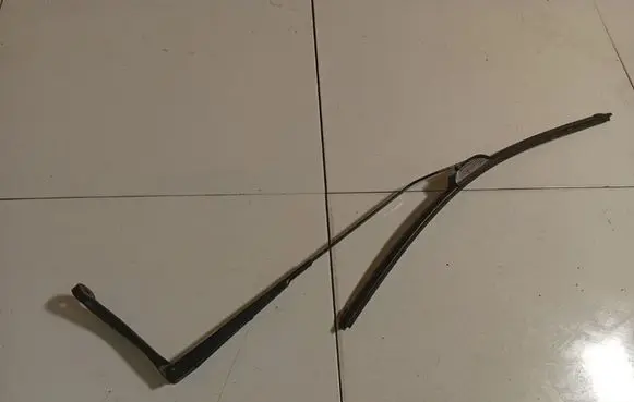 Peugeot 307 Front wiper blade arm 9649532780