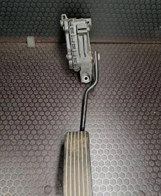 Volvo S40, V40 Accelerator throttle pedal 30865642 6PV00830100 M865642