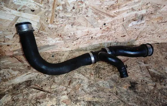 Mercedes-Benz E W211 Engine coolant pipe/hose A2115017582