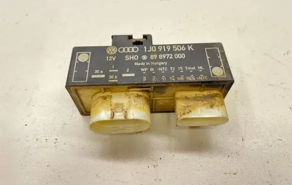 Volkswagen Golf IV Coolant fan relay 1J0919506K