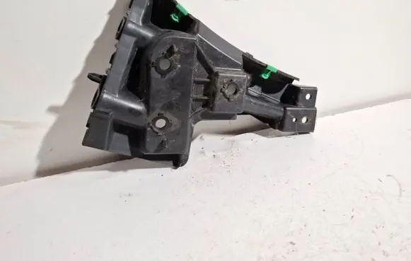 Volvo V60 Front bumper mounting bracket 31323833