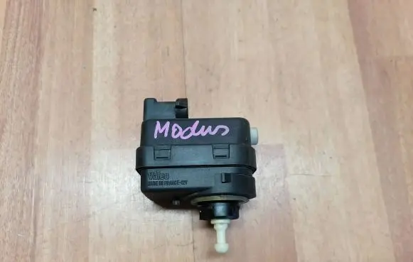 Renault Modus Headlight level adjustment motor 8200383324