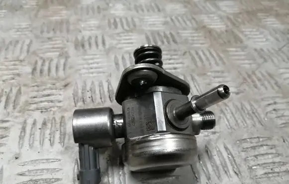 Ford Focus Fuel injection high pressure pump CM5G9D376GA 0261520095