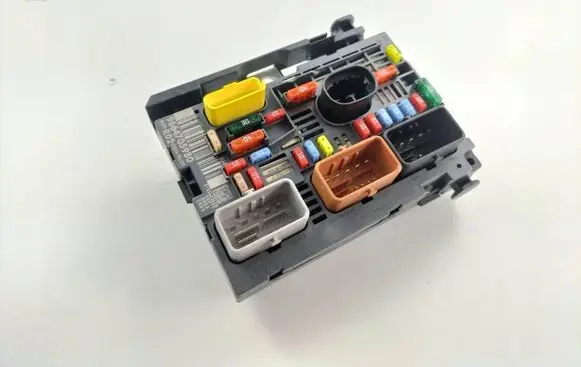 Citroen C4 Grand Picasso Fuse module 9664705980